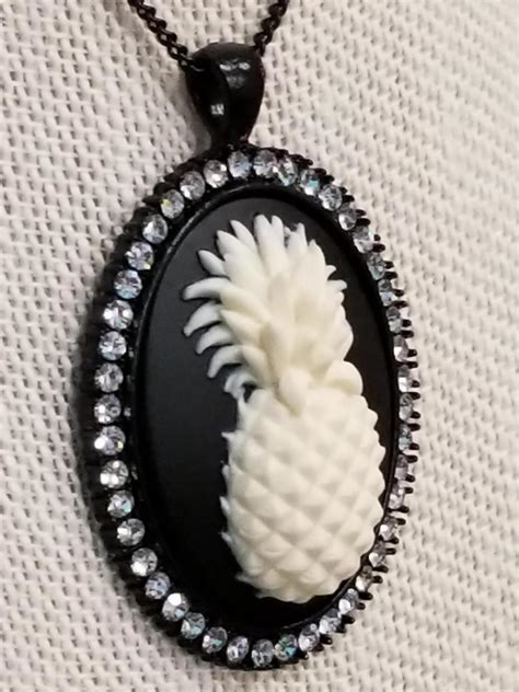 Download Pineapple Cameo