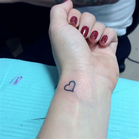simple heart … Wrist tattoos girls, Simple wrist tattoos