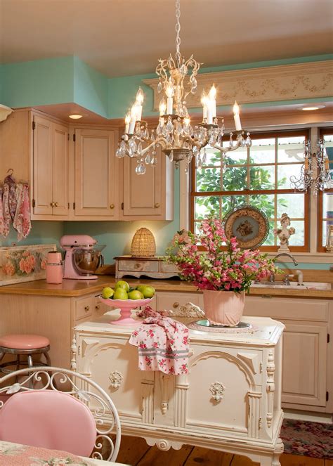 25 Pastel Kitchens That Channel the 1950s