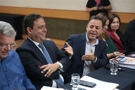 Rodrigo Neves discute aprimoramento do plano de governo com jovens do