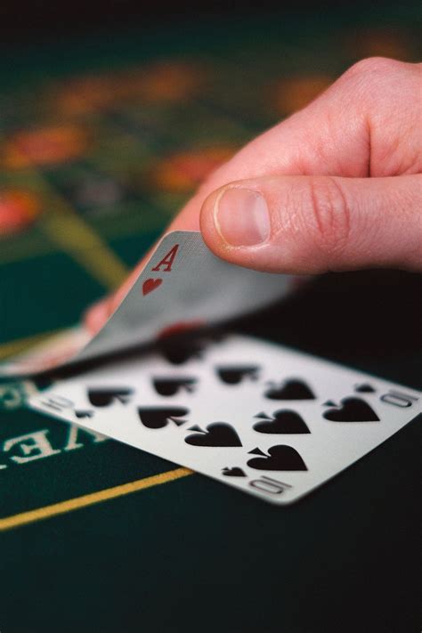 Poker Tactics: Reading Your Opponents