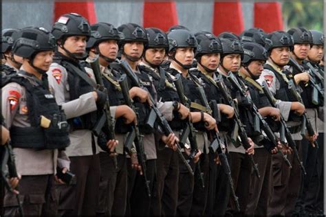Polisi Indonesia dan Masyarakat