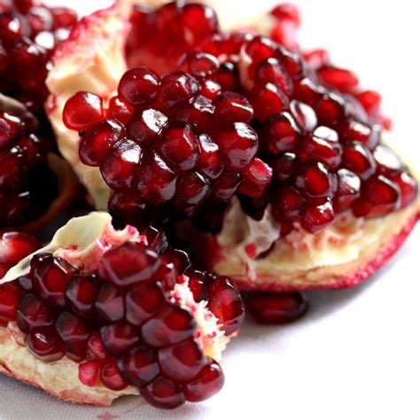Unlock the Secret to Flawless Skin with Pomegranate Extract: The All-Natural Solution for Radiant Beauty