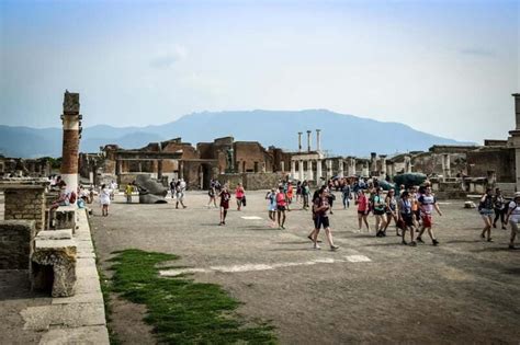 Pompeii Group Tour