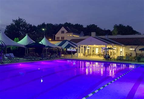 Pool Club Atmosphere