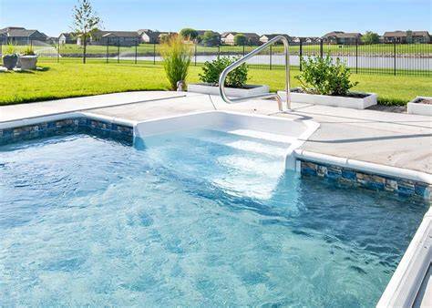 Corner Stairs Vinyl Liner Indianapolis in 2020 Vinyl swimming pool