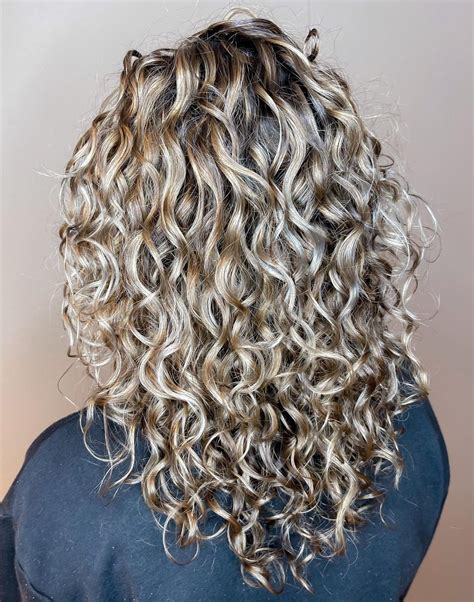 Popular Techniques for Curly Highlights