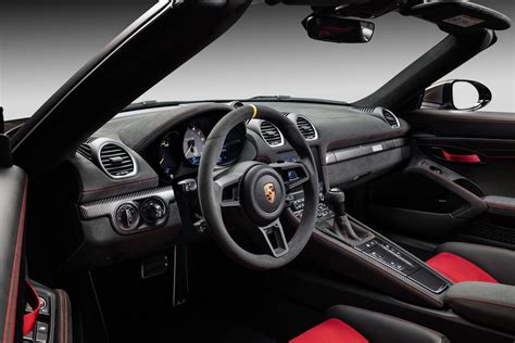 Porsche 718 Spyder RS interior