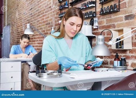 Portrait Professional Nail Master Gloves