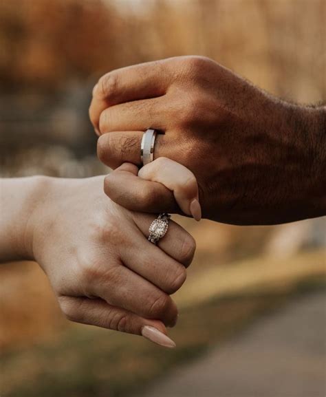Posing Tips for Engagement Ring Shots