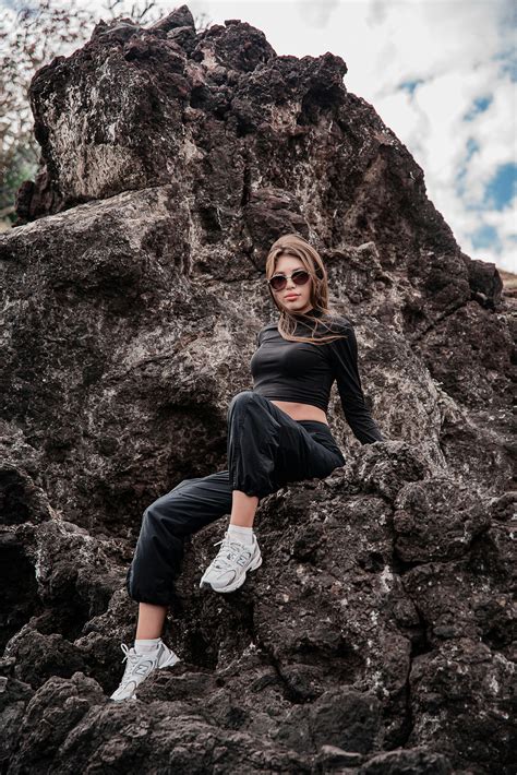 Posing Tips for Epic Rocky Views