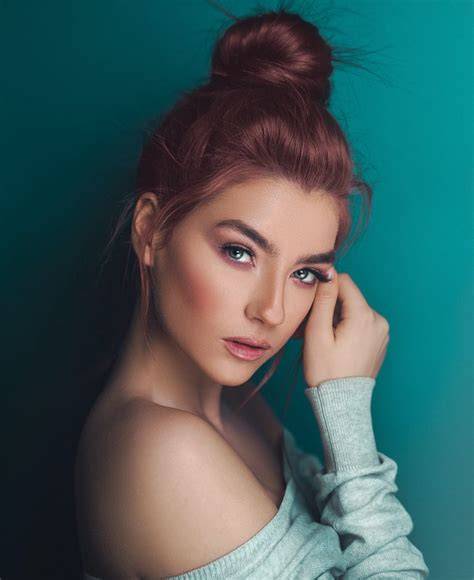 Posing Tips for Natural Photos
