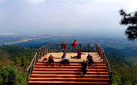 Potensi Wisata dan Manfaat Ekonomi dari Gunung Perjalanan menuju Gunung Manglayang