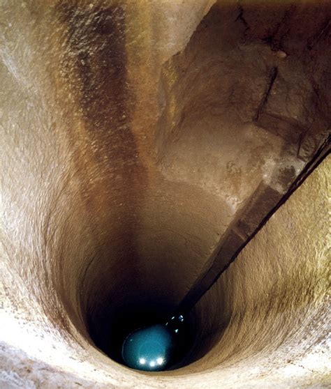 Pozzo Della Cava inside
