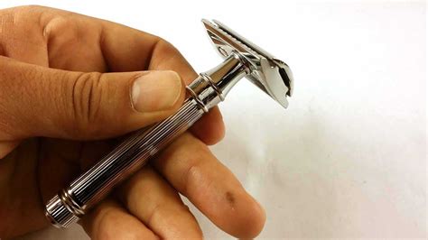 Preparing Safety Razor for Cleaning