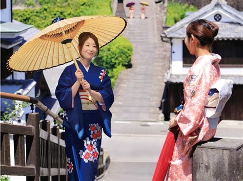 Preparing for Kimono Experience