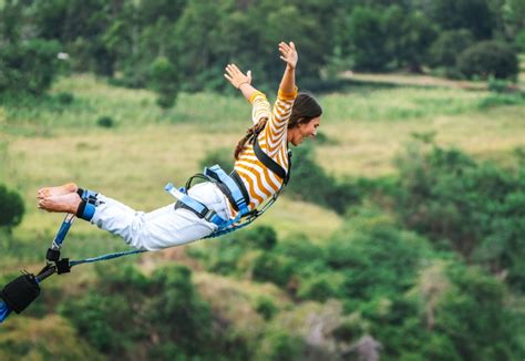 Preparing for a bungee jumping trip