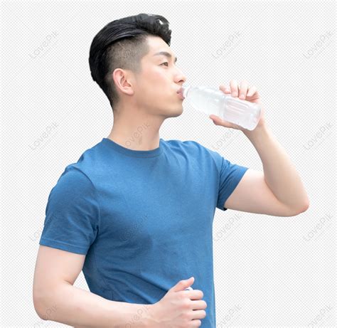 Pria minum air