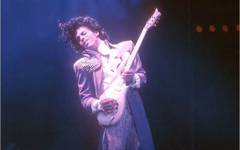 Prince Playing Guitar In Controversy
