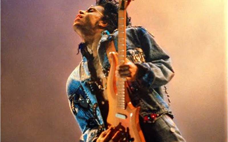Prince Playing Guitar In Sign O' The Times