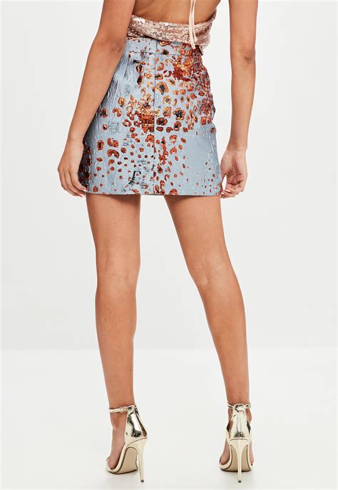 Stylish Printed Mini Skirts for a Chic Summer Look
