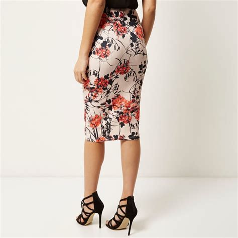 Stylishly Chic: Printed Pencil Skirt for Fashionable Ladies
