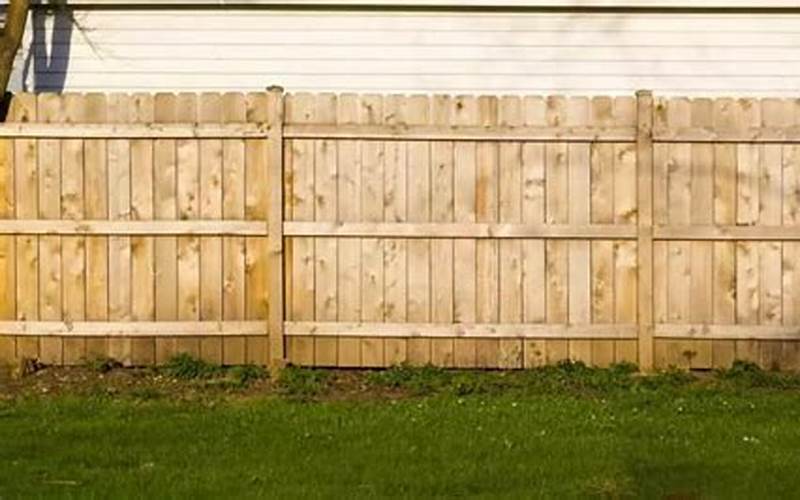 Privacy Fence At Lowe'S: Advantages And Disadvantages