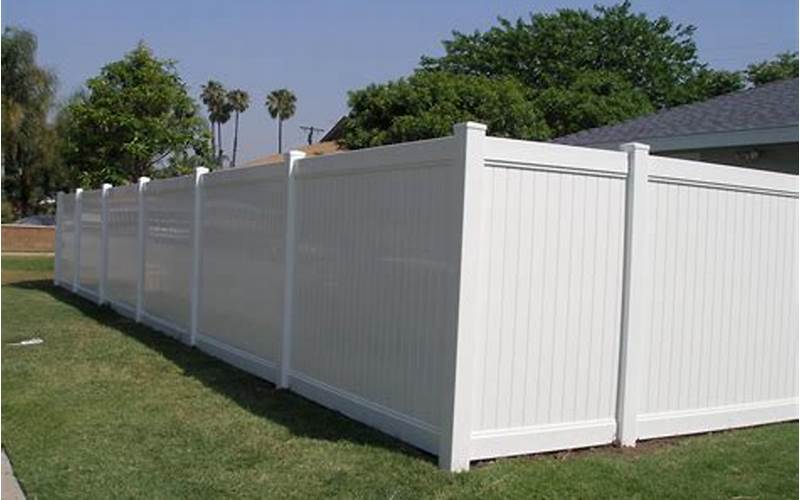 Privacy Vinyl Vs Wood Fence: Which Is The Best Choice For Your Property?