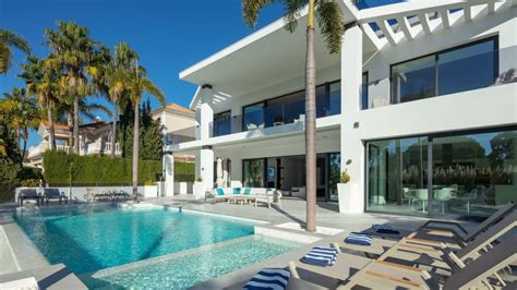 Private Pool House for Sale