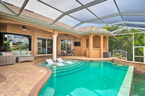 Private Pool Houses