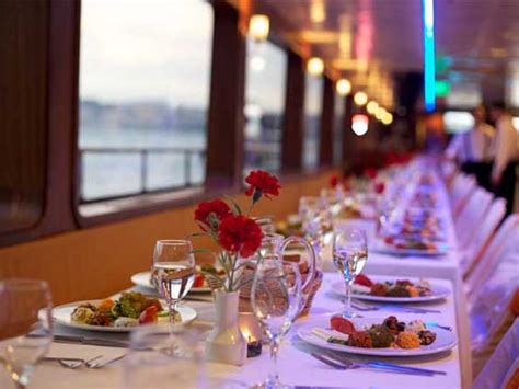 Private table dinner cruise