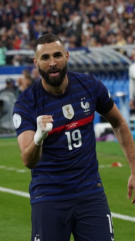 Profil Media Sosial Karim Benzema