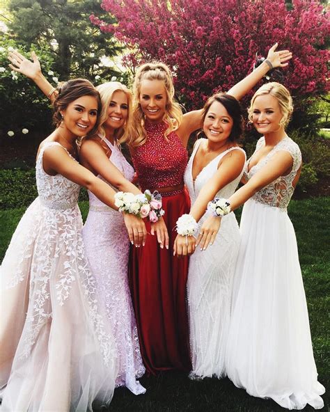 Prom pictures: Proof that laughter is the best accessory
