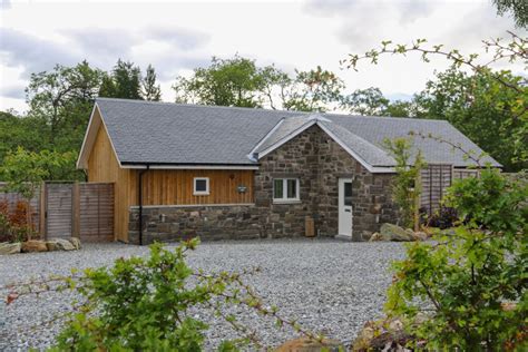 Majestic Riverside Retreats: Discover the Best Property for Sale in Loch Tay!