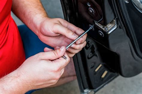 Pros and Cons of Dealership Key Replacement
