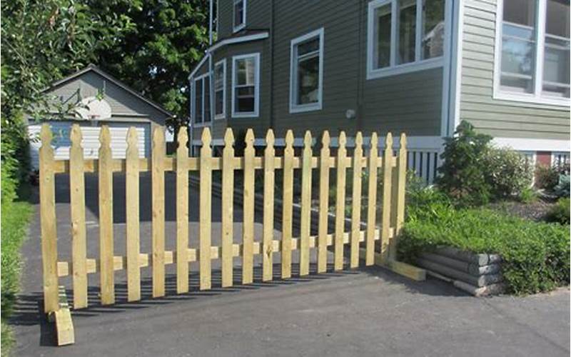 Protect Your Privacy With Free Standing Privacy Driveway Fence