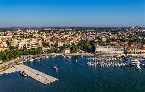 Pula's Harbor