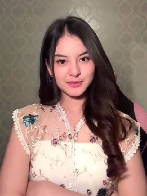 Putri Ziani Biodata