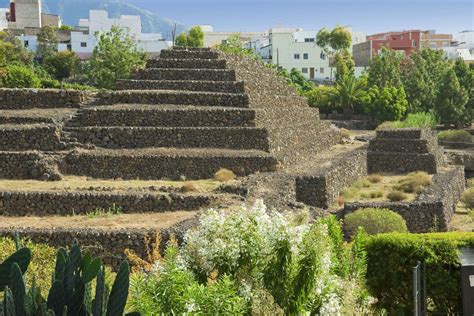 Pyramids of Guimar entrance