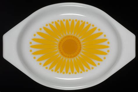 Pyrex Daisy Pattern
