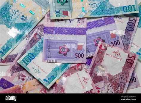 Qatari currency notes