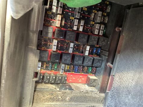 Question and answer Decipher Your 2007 W900L: Fuse Panel Map!