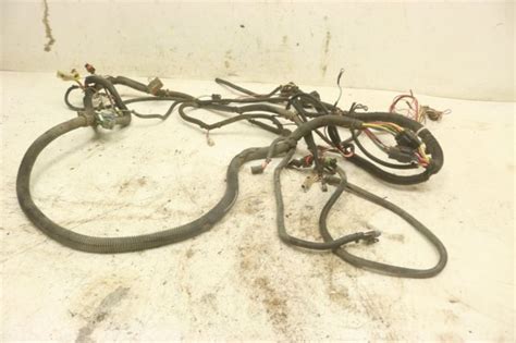 Question and answer Polaris Ranger XP 2005 Wiring Harness Guide: Unraveling the Power Path!