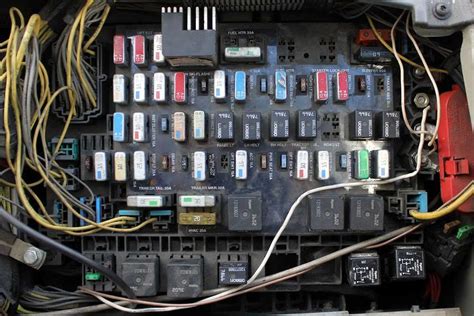 Question and answer Unlock the Mystery: 2005 Freightliner Columbia Fuse Box Diagram Revealed!