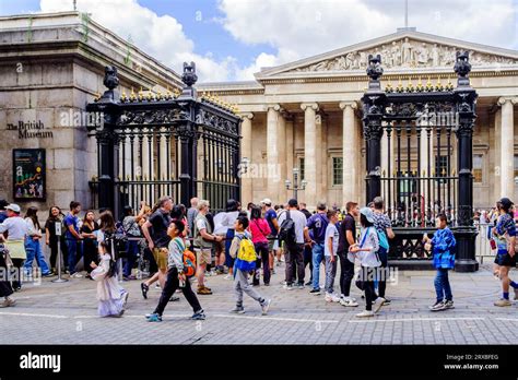 Queue Outside Museum