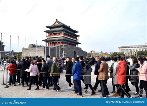 Queue Tiananmen Square