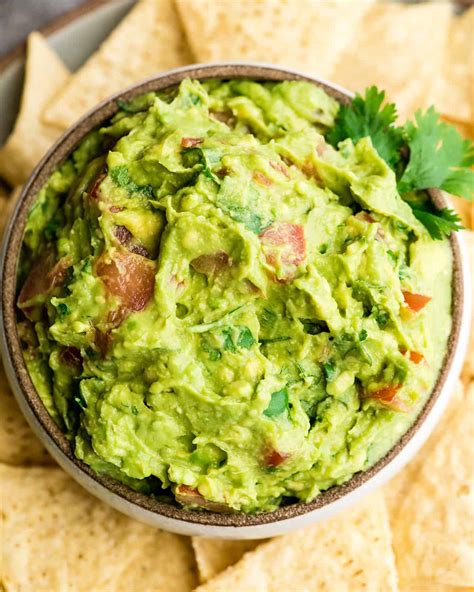 Quick and Easy 4-Ingredient Guacamole Recipe