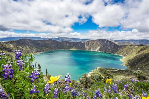 Descending to Quilotoa Lagoon's shore