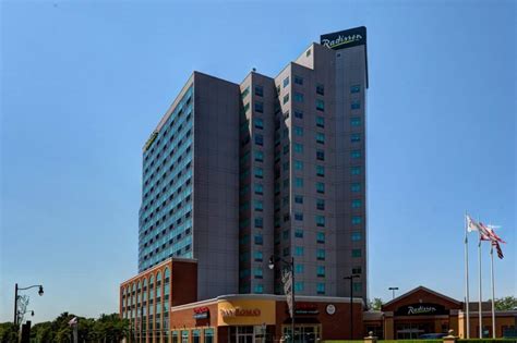 Radisson Hotel Fallsview Exterior
