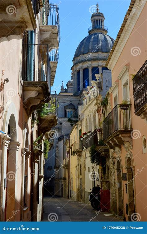 Ragusa setting the scene